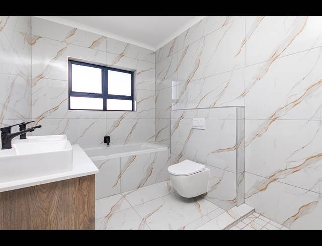 3 BEDROOM APARTMENT FOR SALE IN SANDOWN